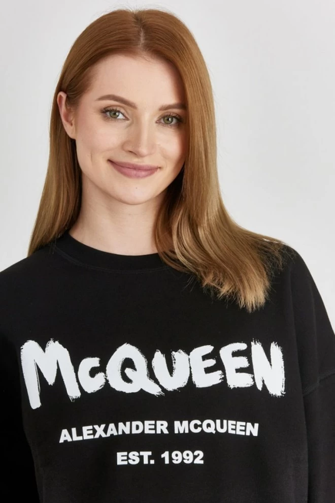 Жіночий чорний світшот з логотипом ALEXANDER MCQUEEN