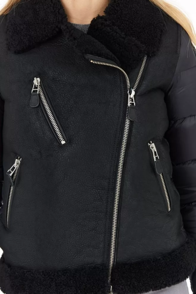 BLAUER Czarny kożuch damski z pikowanymi rękawami