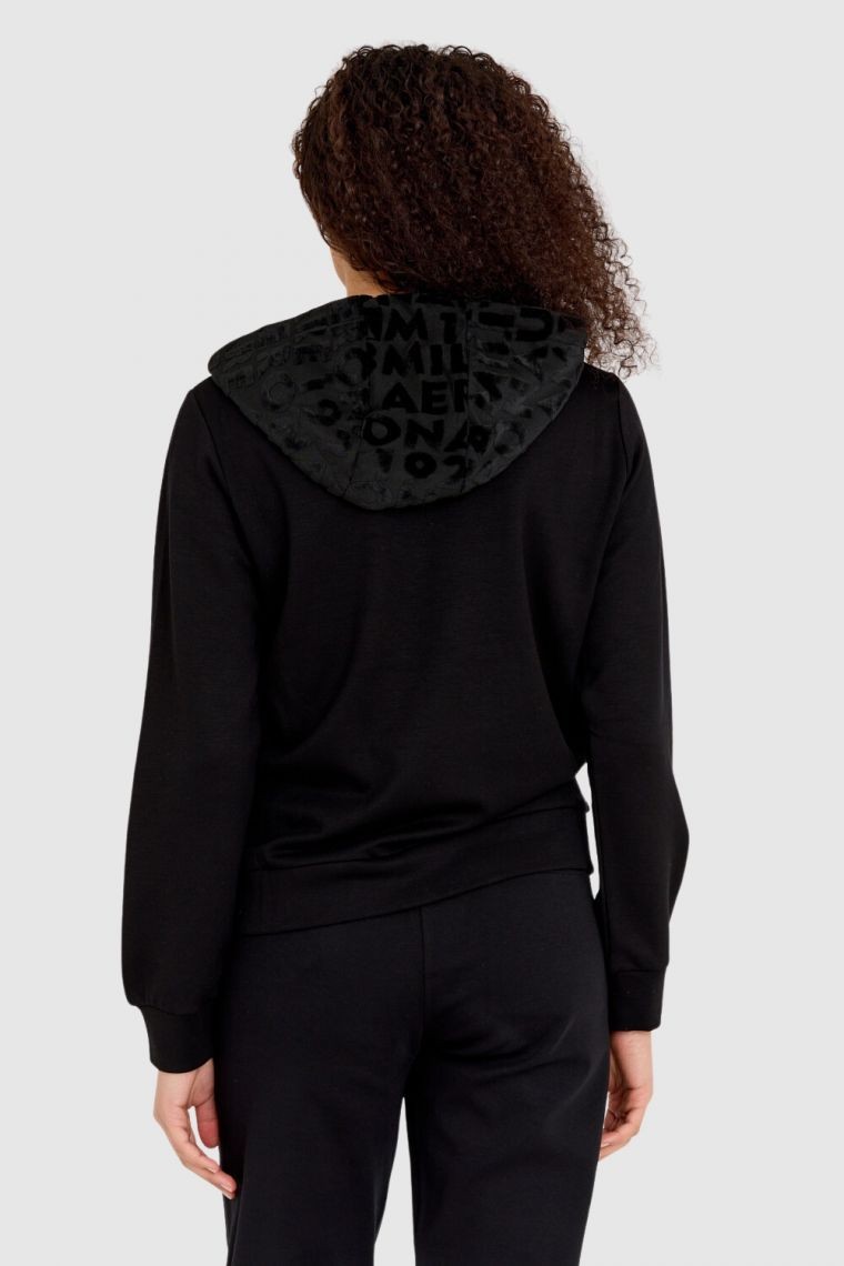 AERONAUTICA MILITARE Czarna bluza damska z welurowym kapturem i kieszenią kangurką