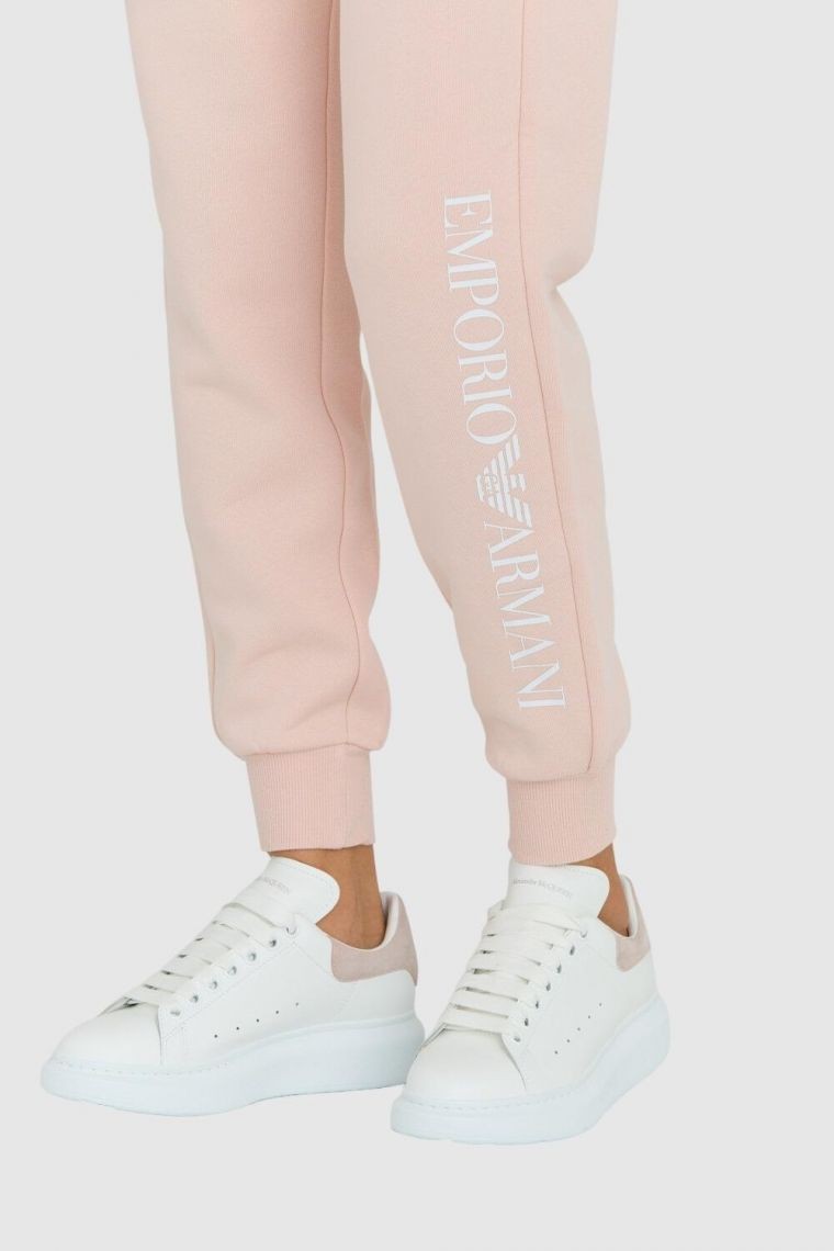 EMPORIO ARMANI Różowe dresy damskie z białymi logotypami