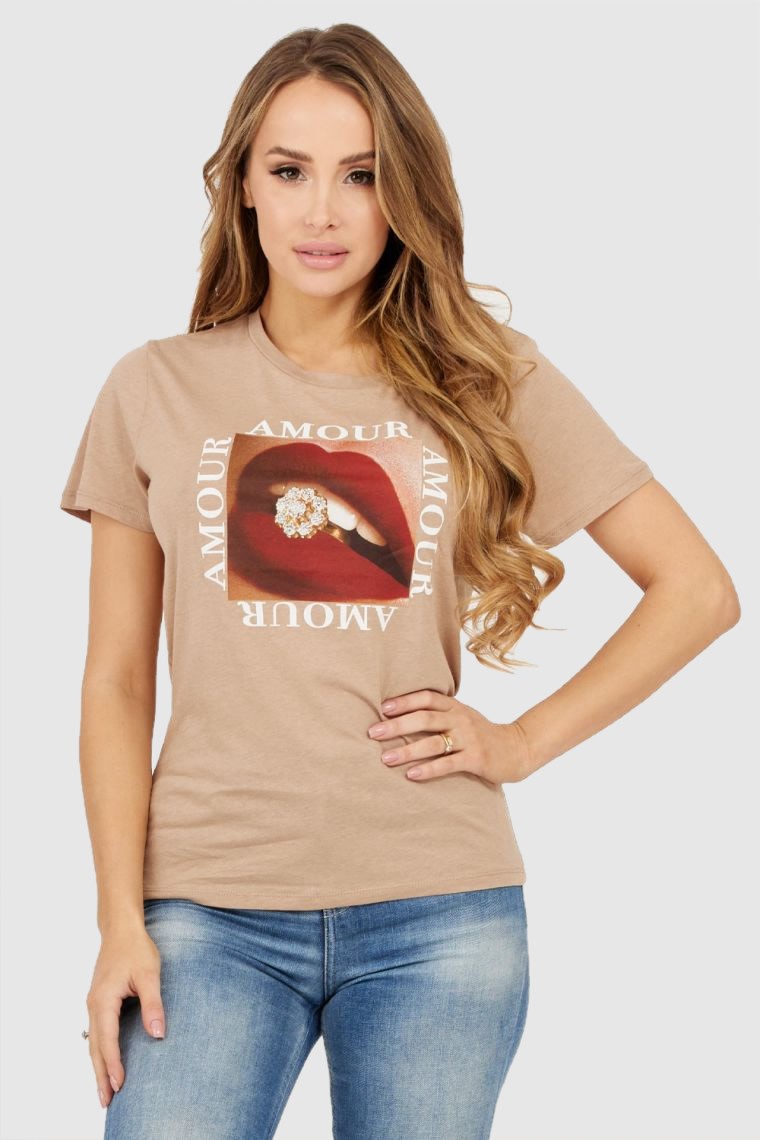GUESS Beżowy t-shirt damski z nadrukiem amour