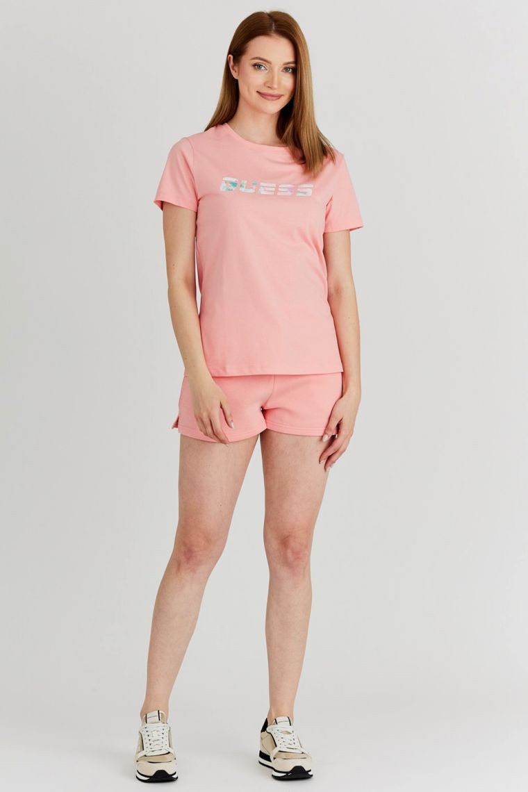 GUESS Brzoskwiniowy t-shirt damski z kolorowym logo