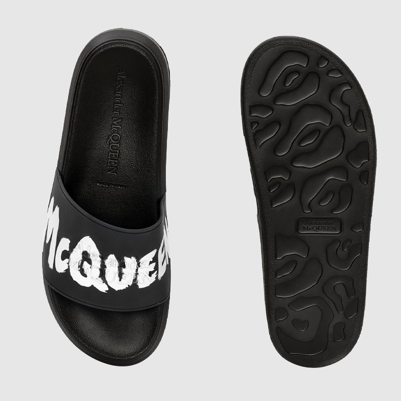 ALEXANDER MCQUEEN Czarne klapki z białym logo