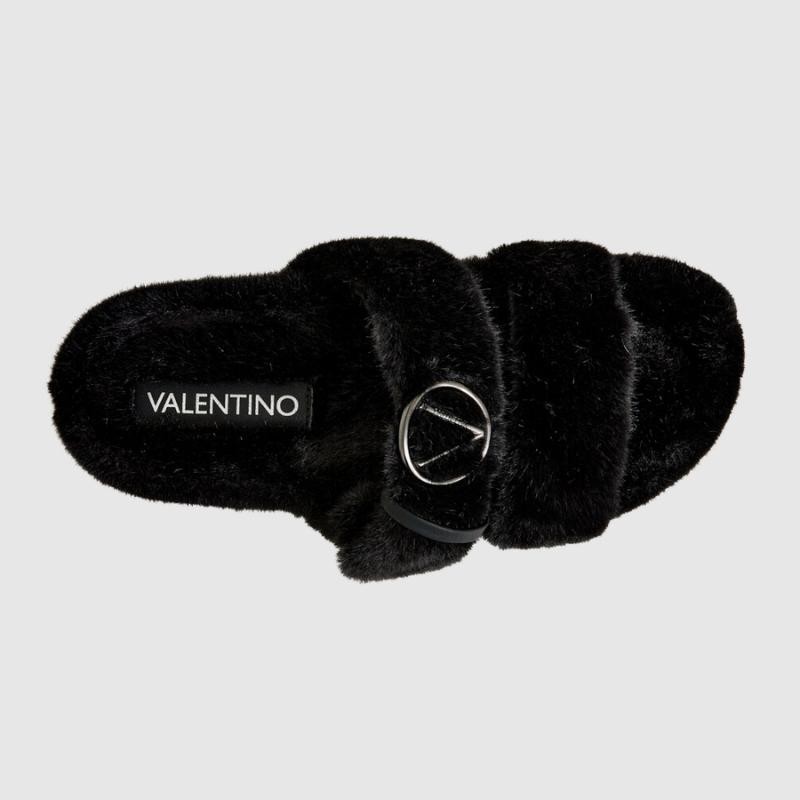 VALENTINO Czarne klapki damskie z syntetycznego futerka