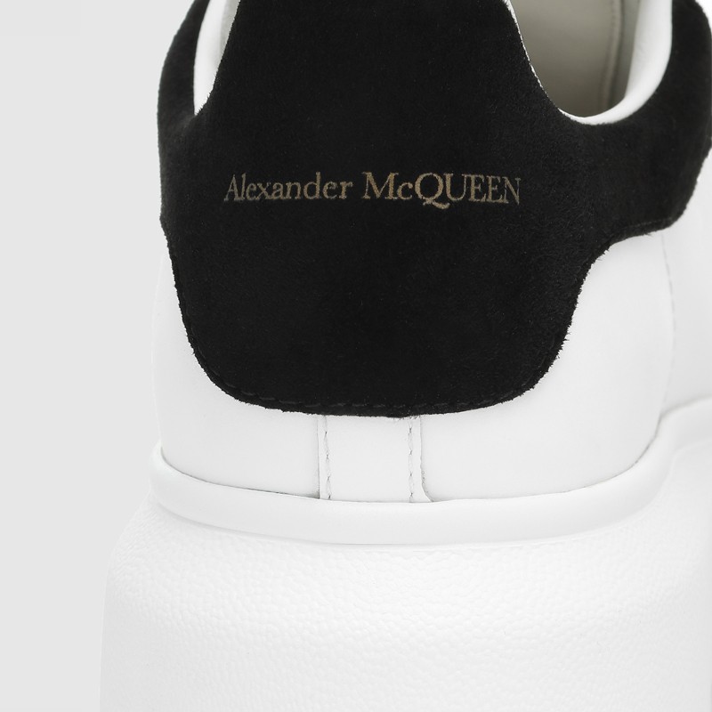 ALEXANDER MCQUEEN Białe sneakersy damskie z czarnym napiętkiem