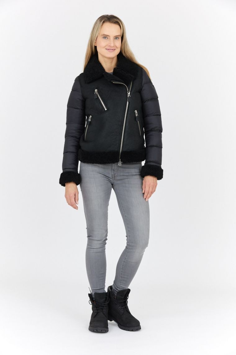 BLAUER Czarny kożuch damski z pikowanymi rękawami