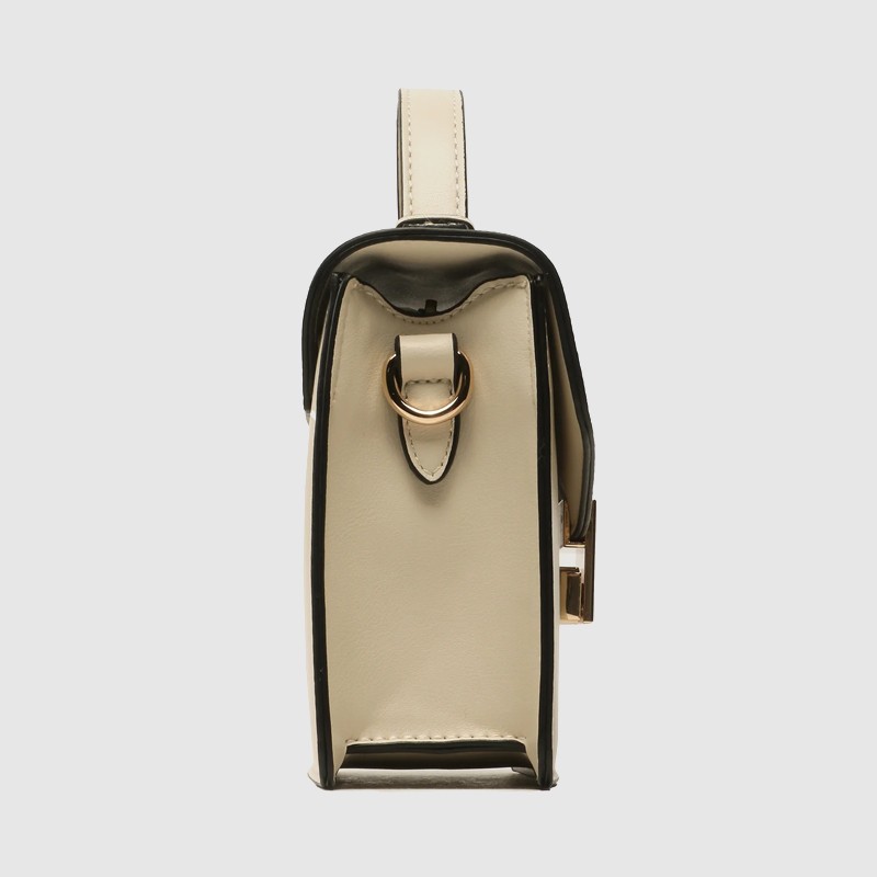 VALENTINO Mały ecru kuferek z logo carrie satchel