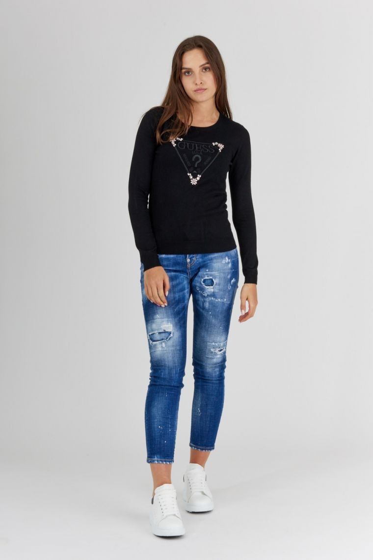 GUESS Czarny sweterek damski z wyszywanym logo