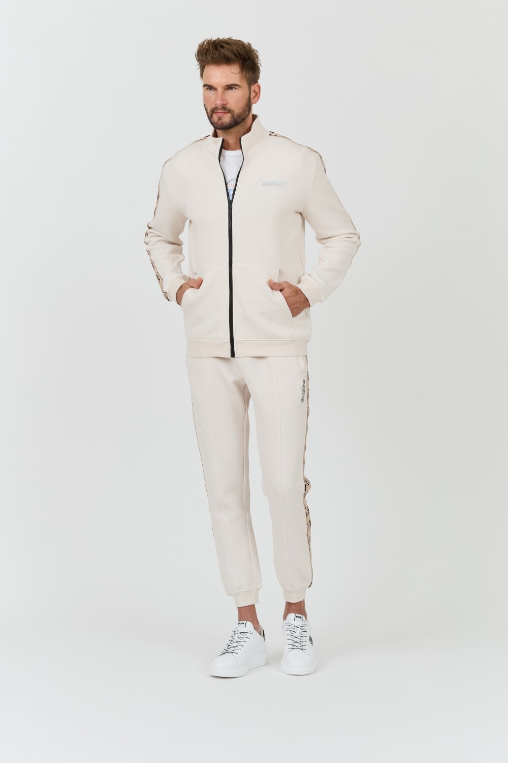 GUESS Beżowe spodnie Mickey Cuff Pant