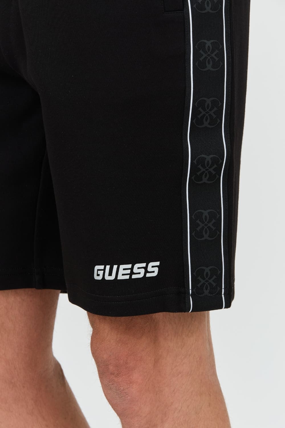 GUESS Czarne spodenki Mickey Short